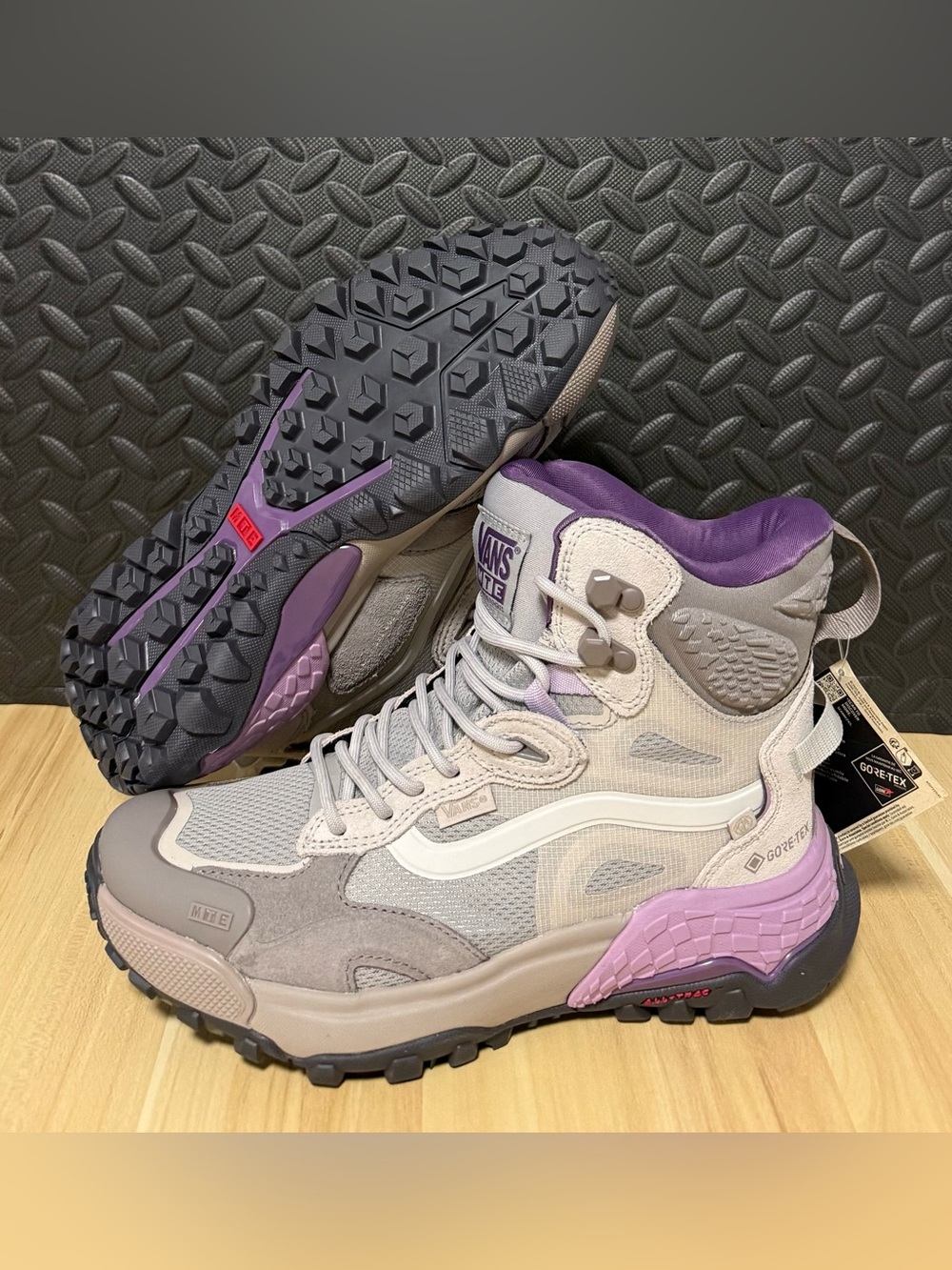 Vans MTE Crestline GORETEX Waterproof Boots Grey Purple Womens Size 8 / Mens 6.5